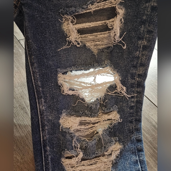 AMERICAN EAGLE Extra Destroyed Dark Acid Wash Jeans Size 0, 0S - Picture 4 of 5